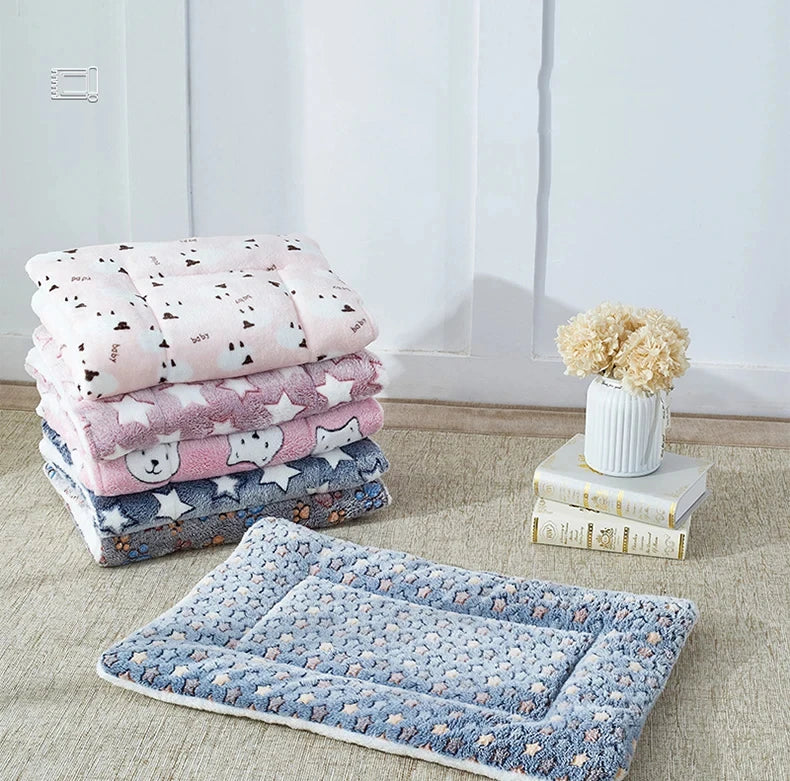 Dog Sleeping Mat – Washable Flannel Winter Bed for Small to Large Dogs